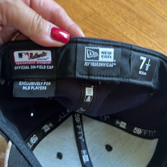 Vintage Boston Red Sox baseball hat, top blue rim is in camouflage colors - Picture 3 of 4